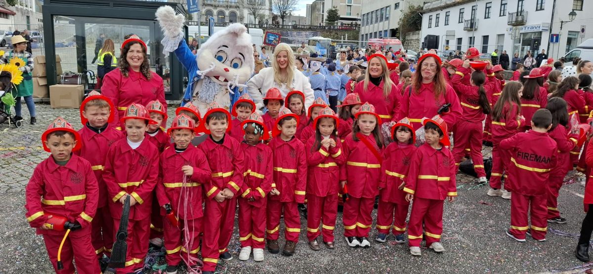 Desfile de Carnaval: a fantasia saiu à rua