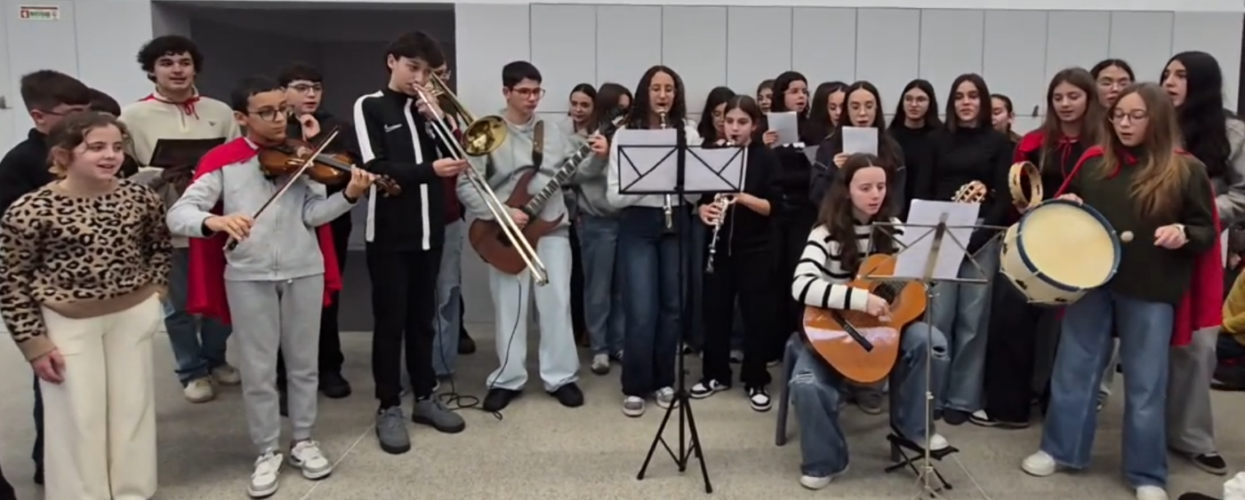 Cantar os Reis na Escola Carlos Teixeira – Um Momento de Partilha e Tradição